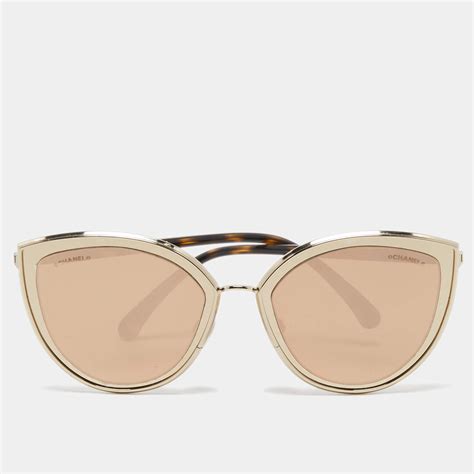 chanel cat eye shaped sunglasses